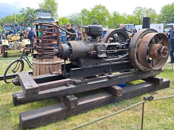 Schwedischer Glühkopfmotor